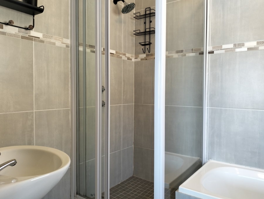 To Let 3 Bedroom Property for Rent in Wavecrest Eastern Cape